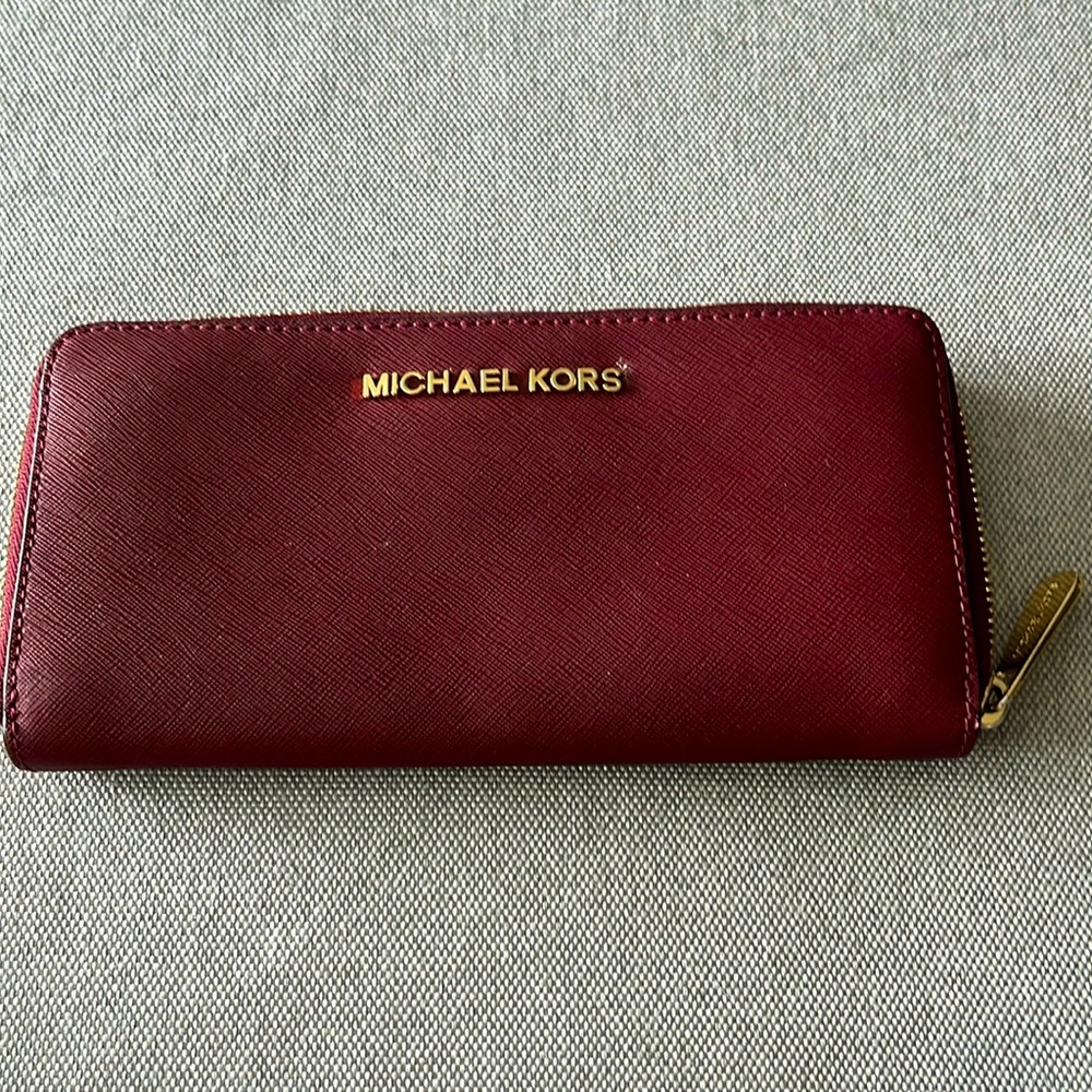 Michael Kors Zip Around Wallet